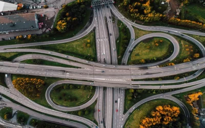 Huella de carbono en el sector logístico: optimización de rutas y almacenes